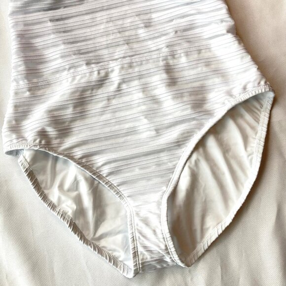 LA BLANCA Fluid Lines Multi-Strap Mesh One Piece Swimsuit 12 White NWT - Picture 4 of 13